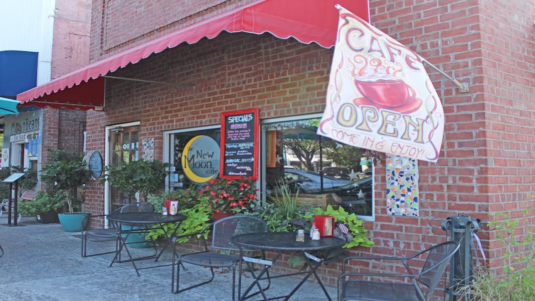 downtown-aiken-hours-location-new-moon-cafe-upbeat-cafe-in-sc-ga